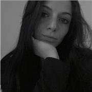 Studentessa universitaria di lingue impartisce lezioni private di inglese